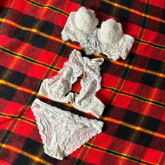 Victoria’s Secret M ivory bikini panty lace - Picture 8 of 9